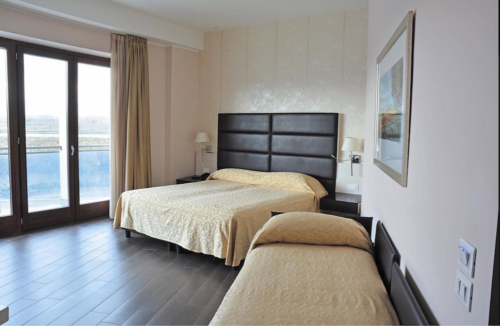 SHotel 7/49