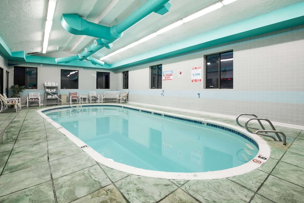 Super 8 By Wyndham Boise 22/29