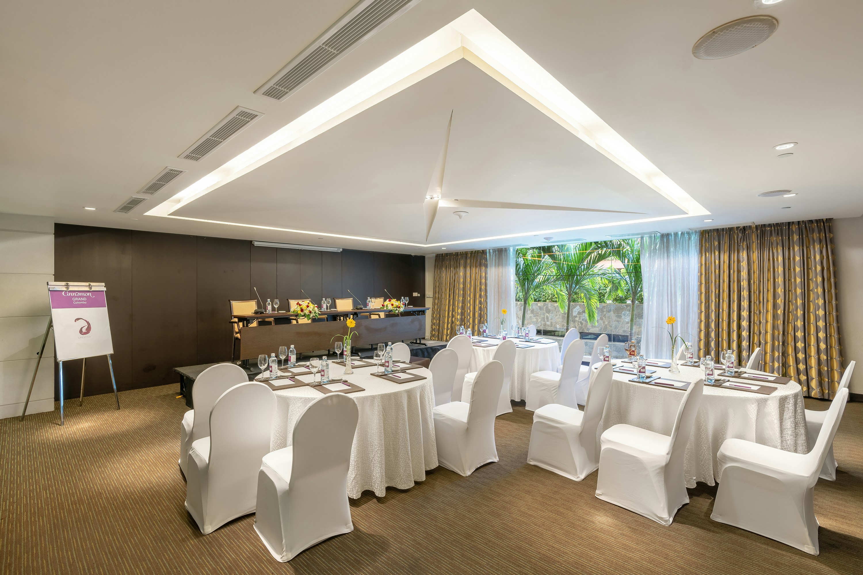 Cinnamon Grand Colombo 34/40