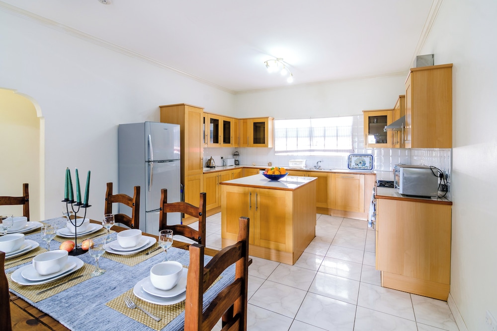 Woburn Villas 21/27
