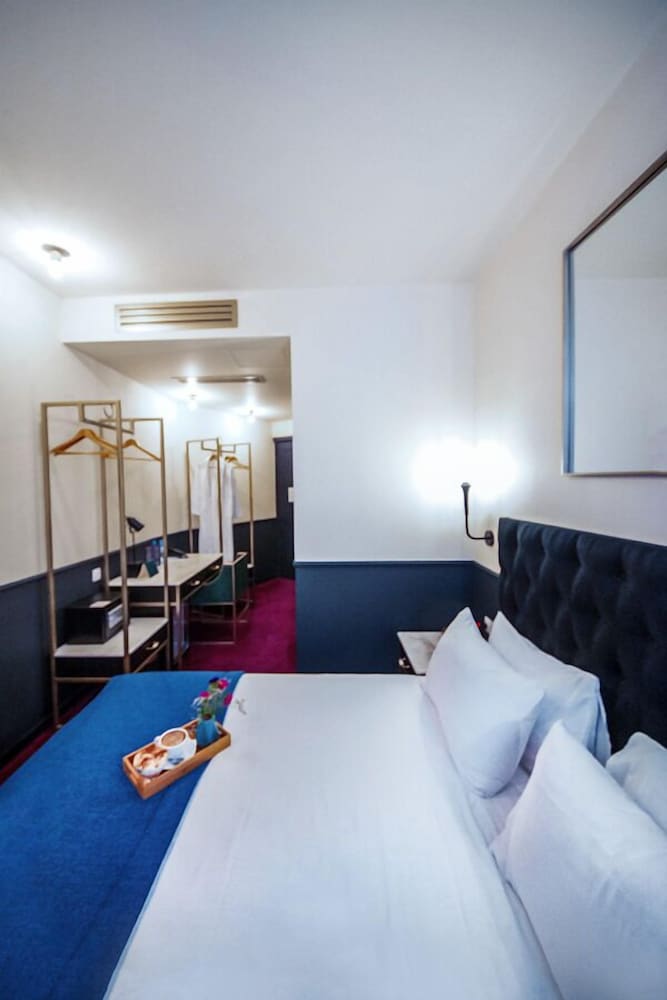 غرفة اقتصادية بسرير كينج
