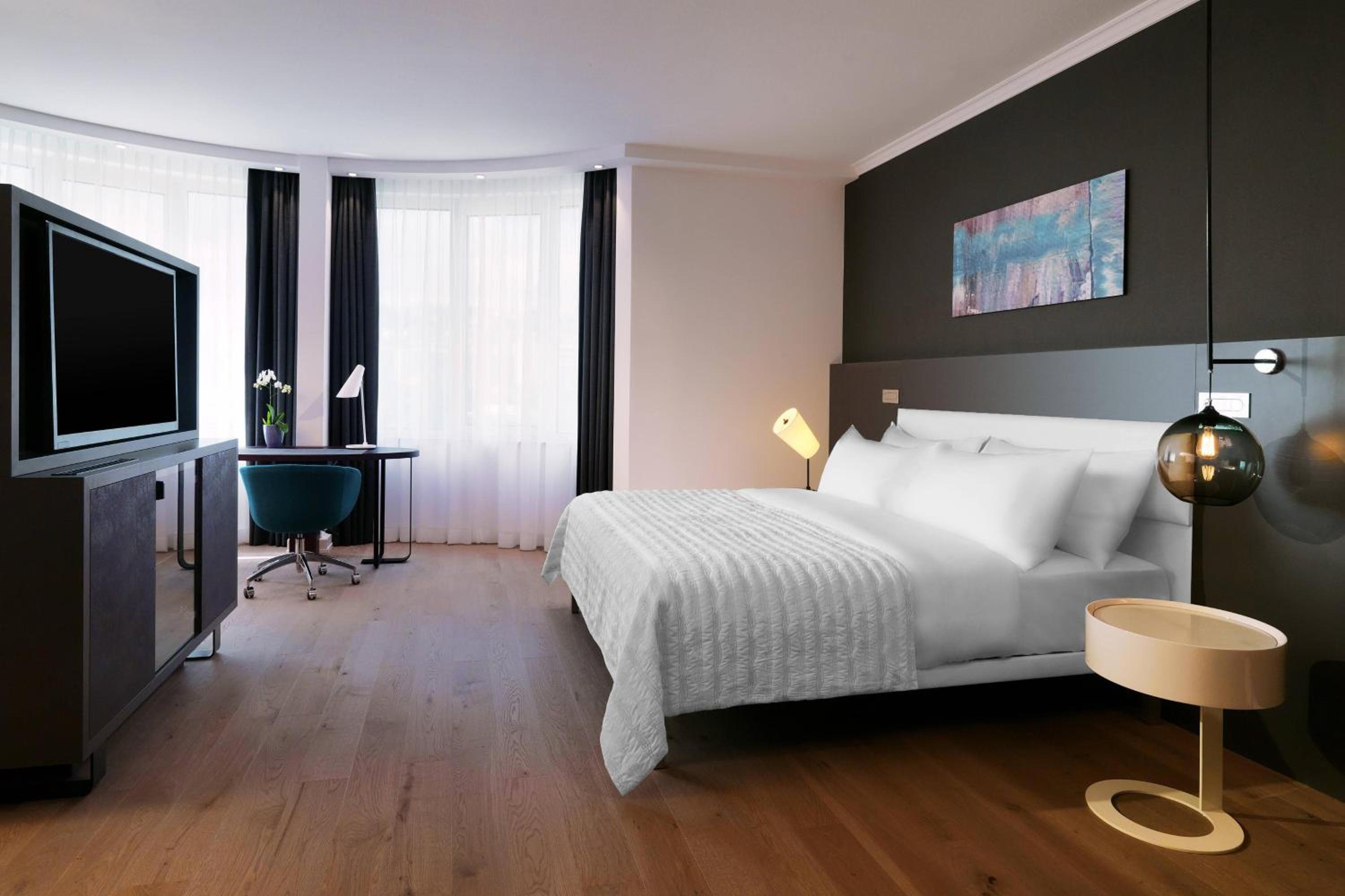 1 Bedroom, Junior Suite, King Bed, Sofa