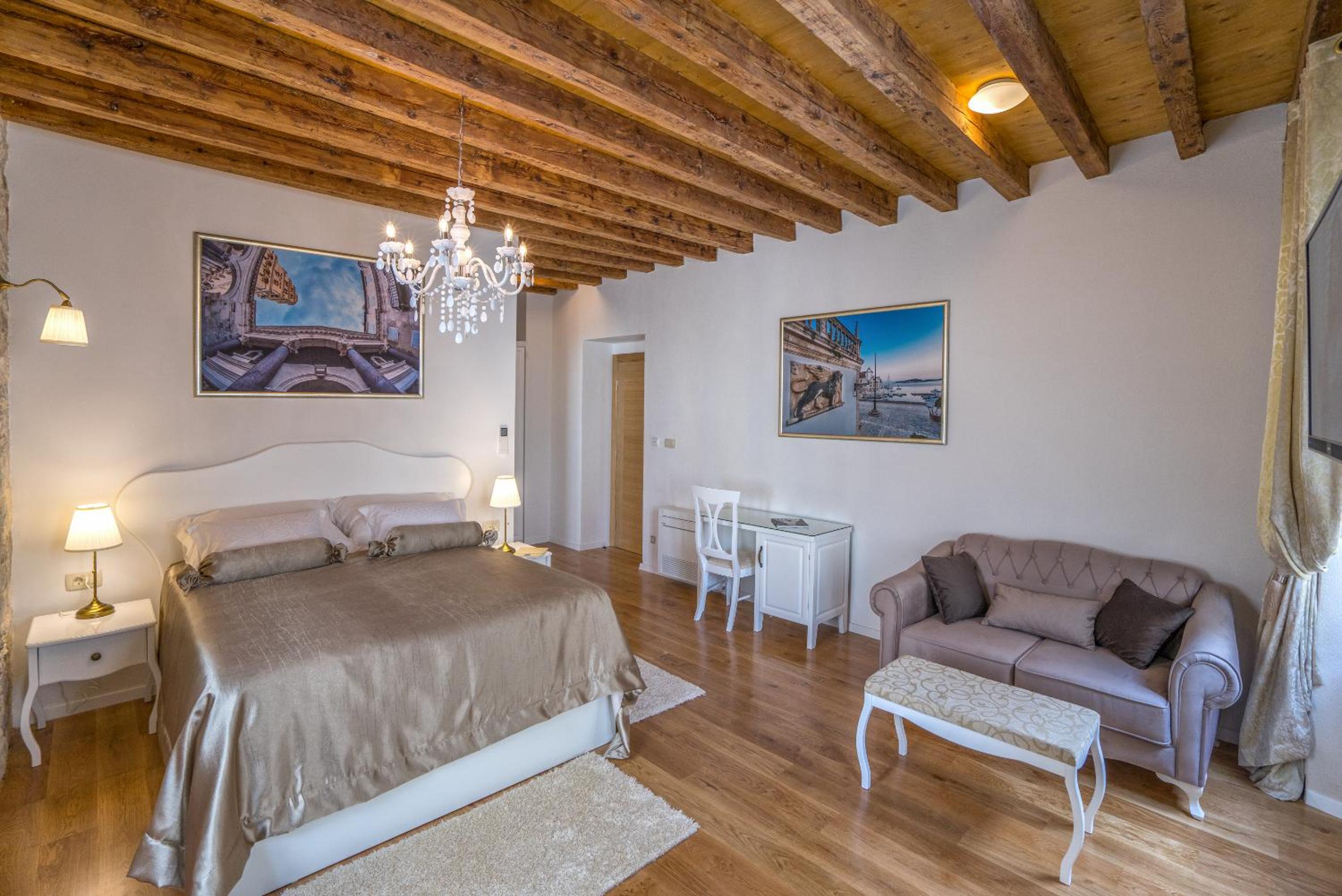 Junior Suite, Annex