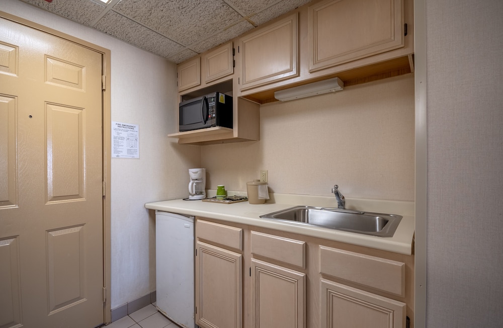 Americana Hotel Oceanfront 12/68