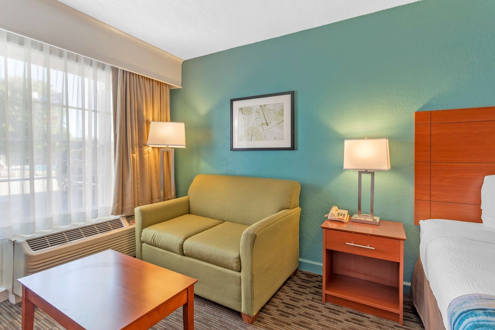 Best Western Hendersonville Inn 27/45