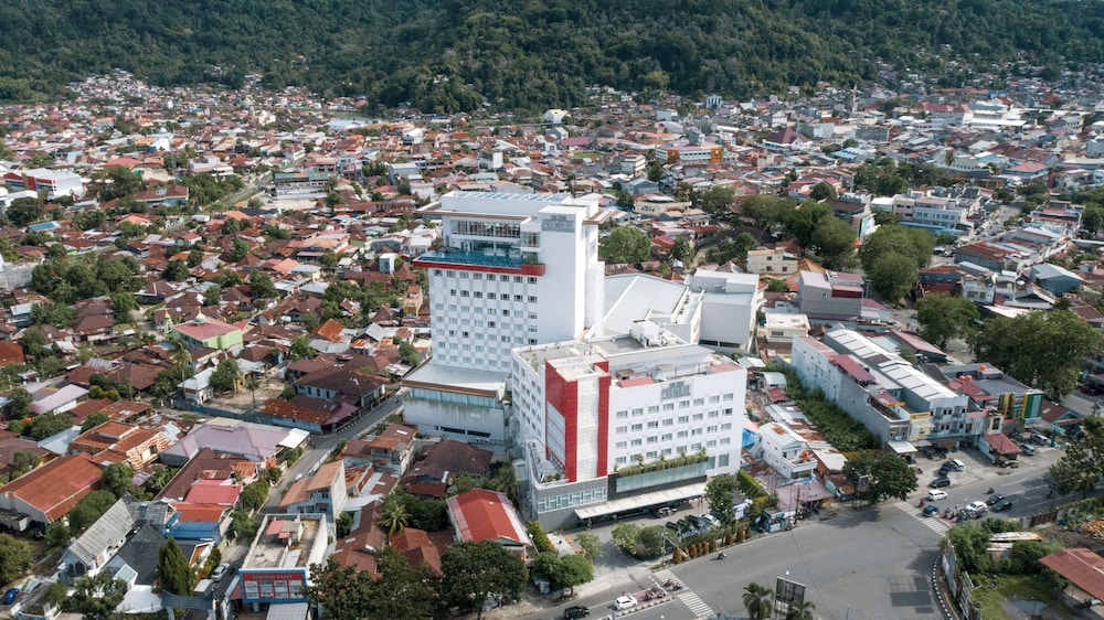 The ZHM Premiere Padang 8/69