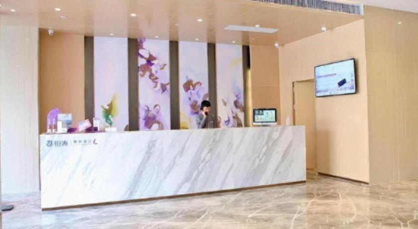Lavande Hotel (Shenzhen North Railway Station, Gangtou Metro Station) 9/70