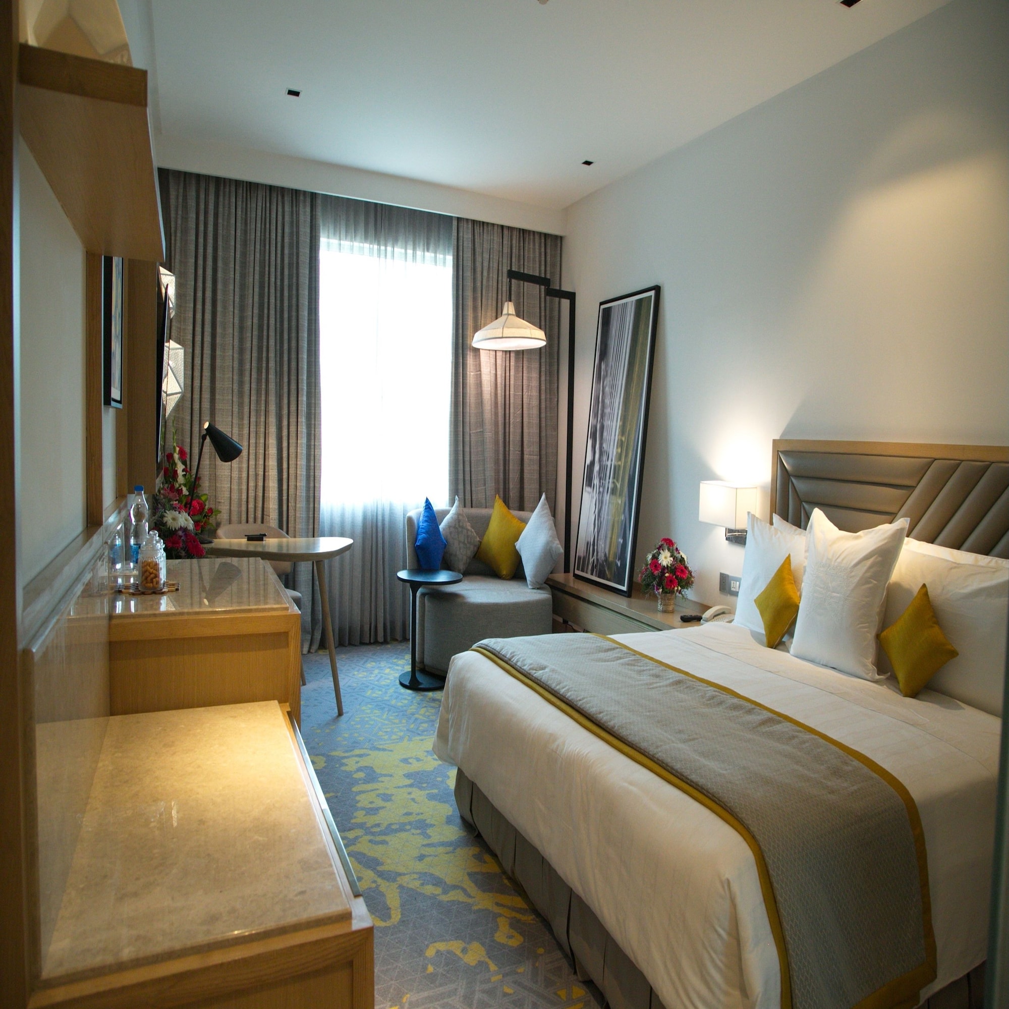 DELUXE, QUEEN BED
