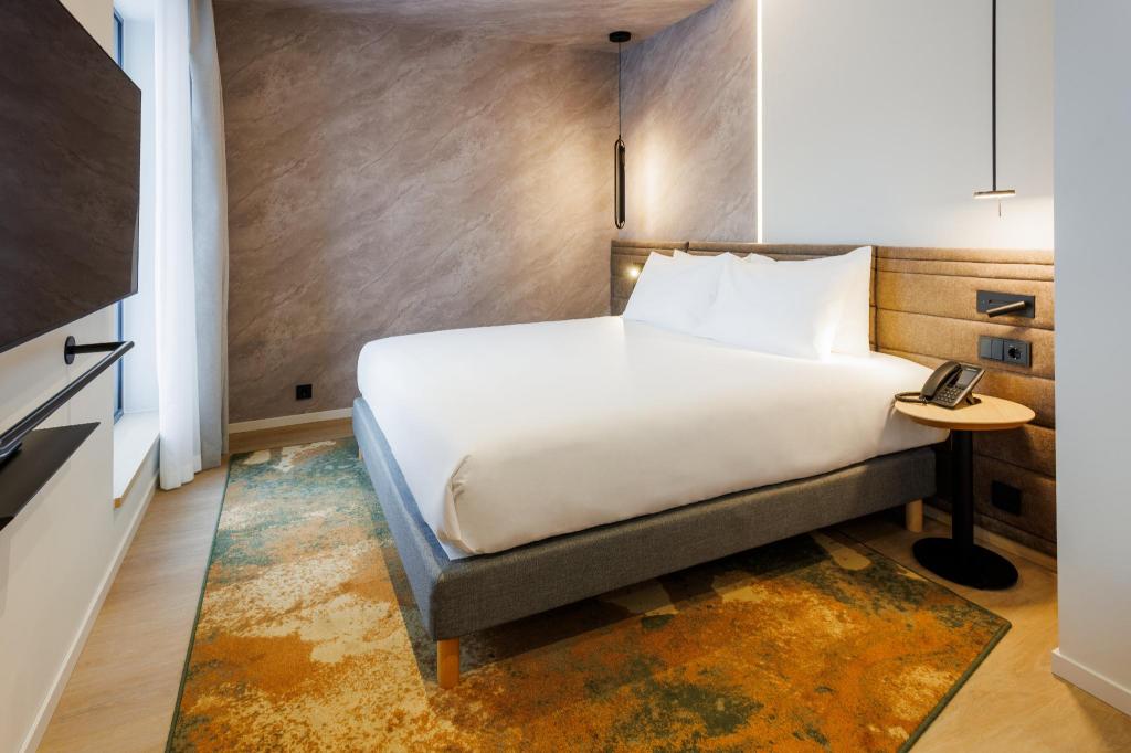 Courtyard, Standard, King Bed, Terrace