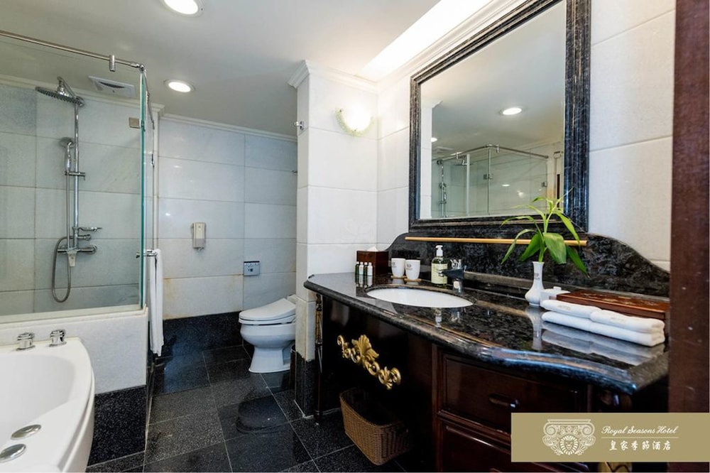 Royal Seasons Hotel Taipei 50/50