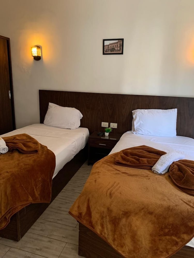 Montana Hotel 18/55