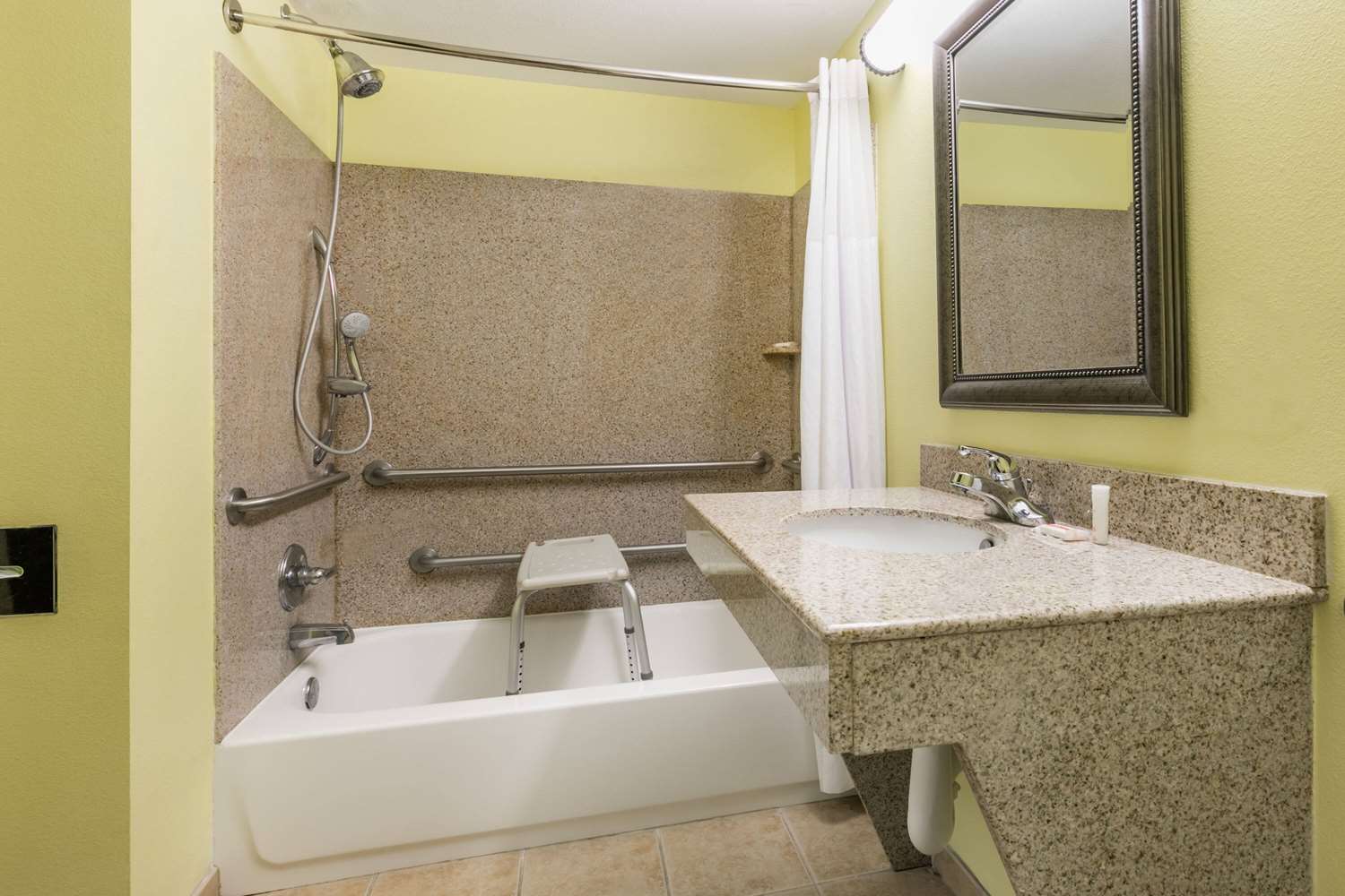 Days Inn by Wyndham Salado 24/24