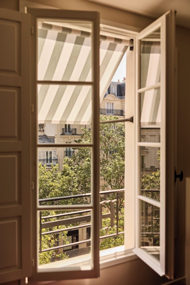 Hotel Nude Paris - Color Vision 51/81