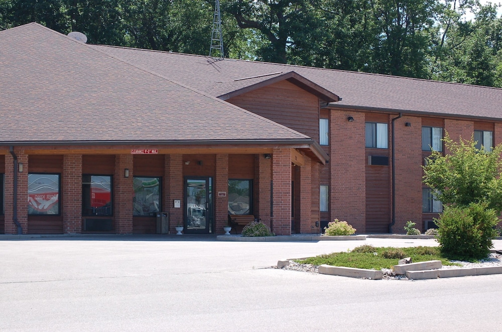 Country Hearth Inn Lomira Hotel 2/48
