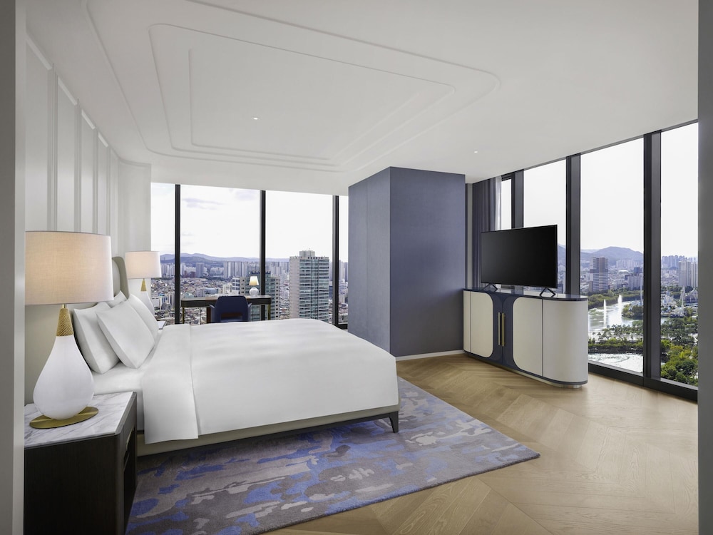 Sofitel Ambassador Seoul Hotel and Serviced Residences 18/71