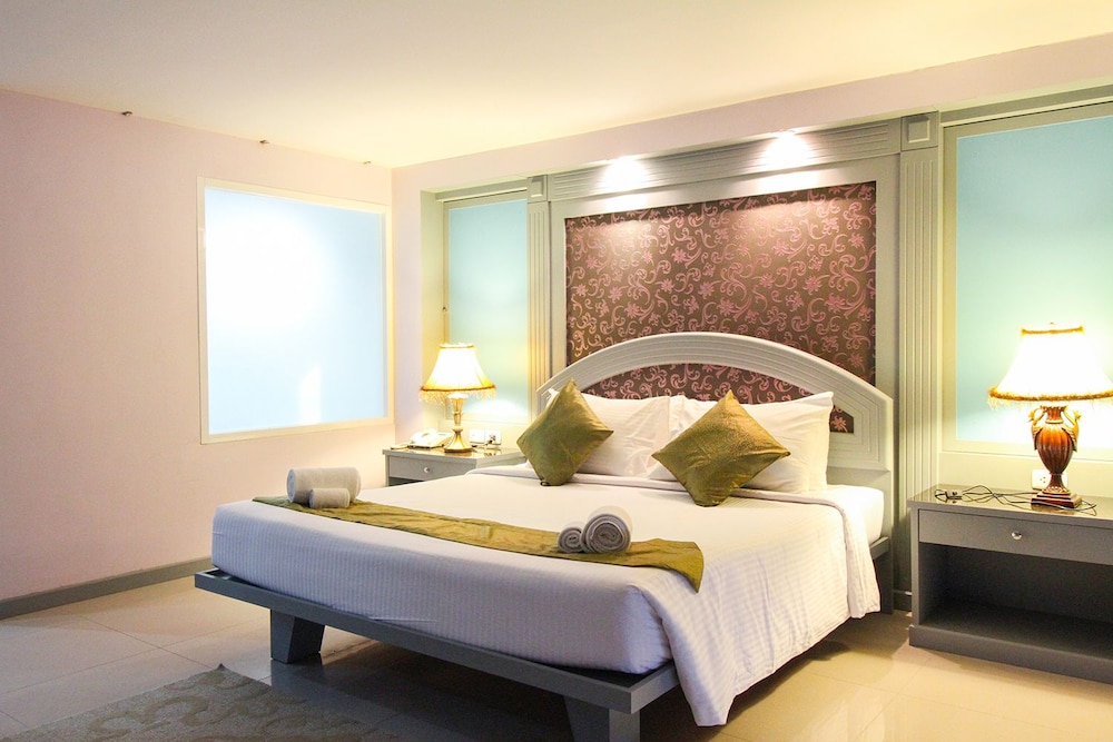 Convenient Grand Plus Hotel Suvarnabhumi 18/44