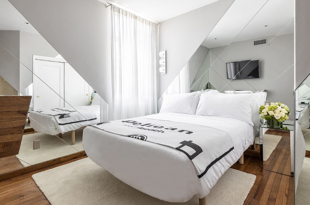 BOHEMIA, DELUXE, QUEEN BED