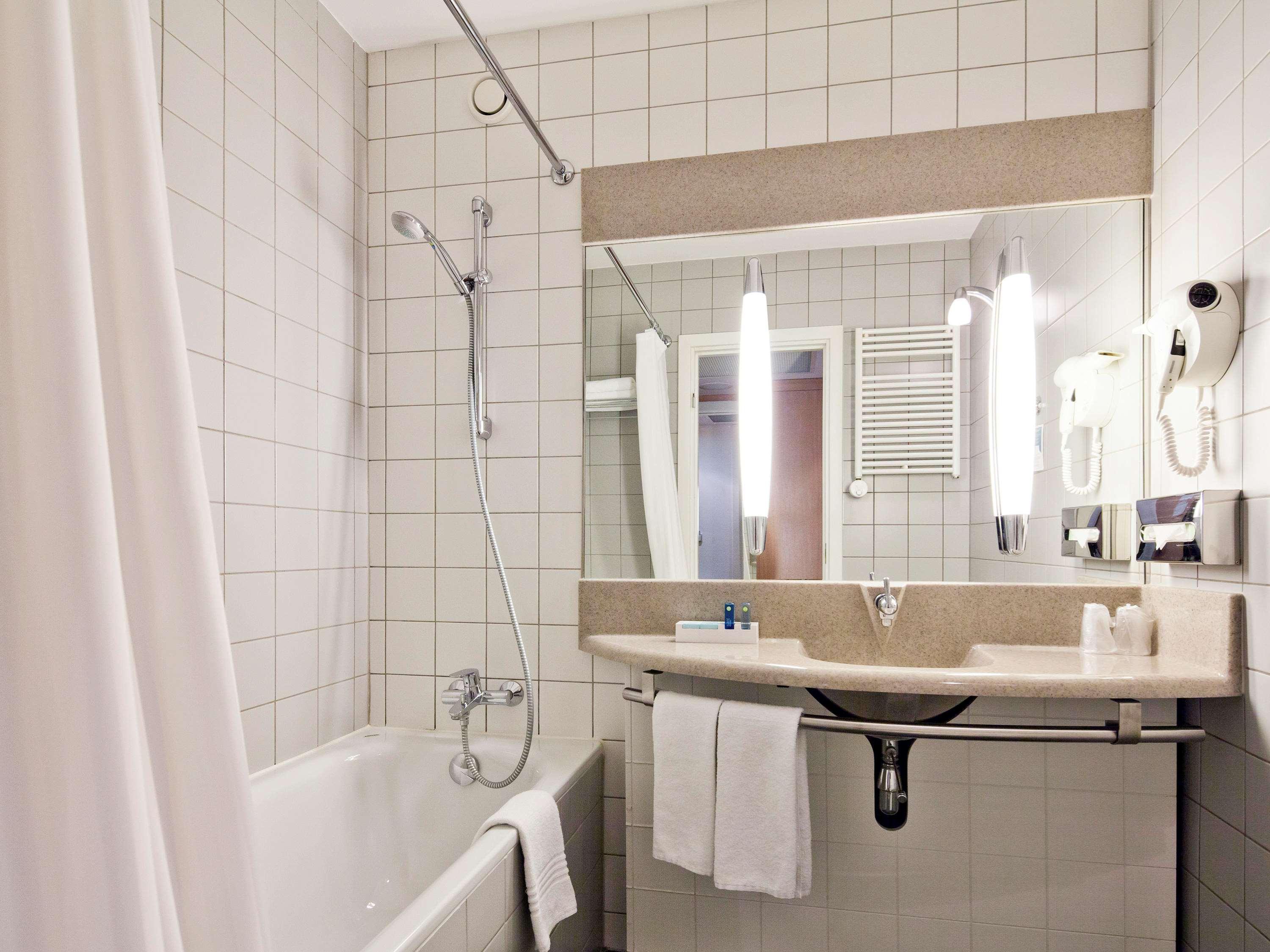 غرفة بسرير كوين، Novotel Warszawa Centrum 3/3
