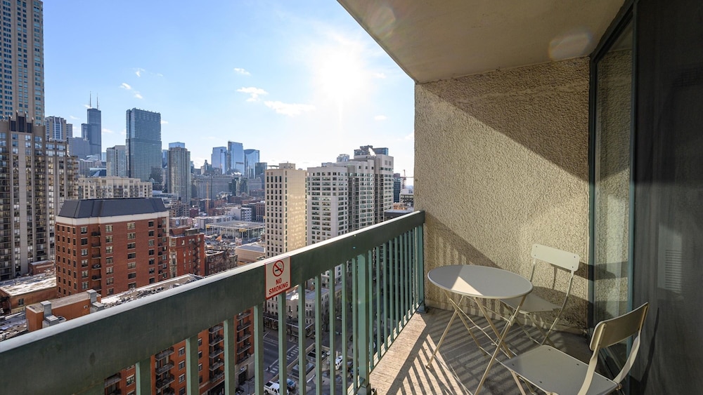 Kasa Chicago River North Apartments 46/50