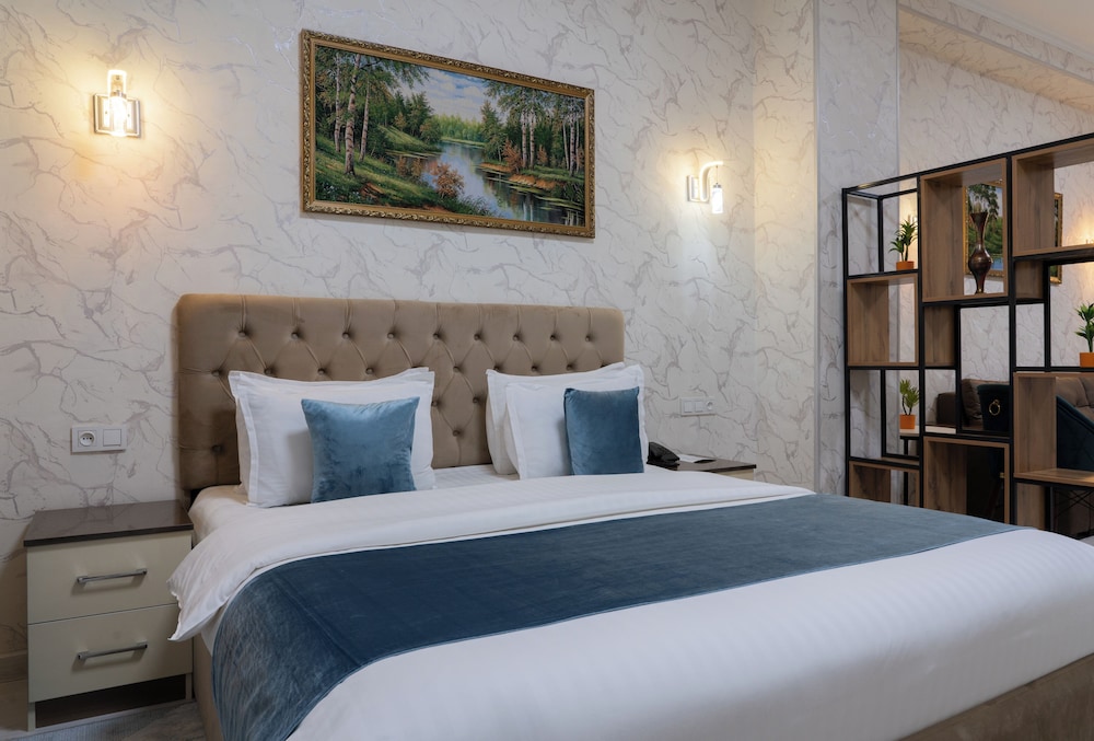 DELUXE, DOUBLE BED