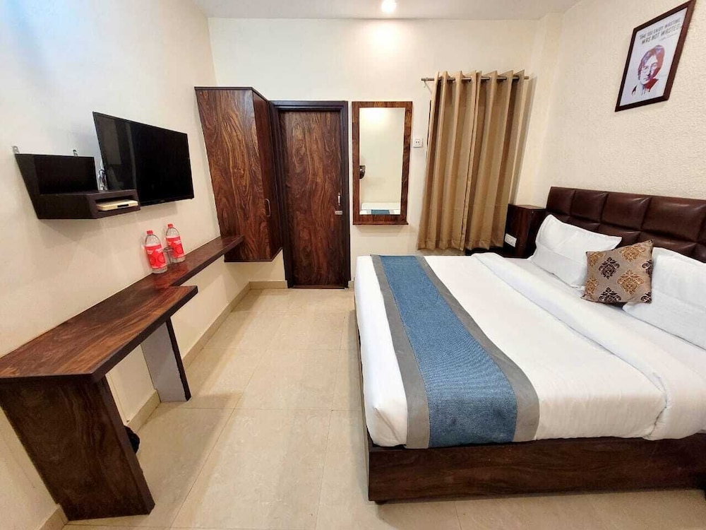 HOTEL KRISHNAS 30/59