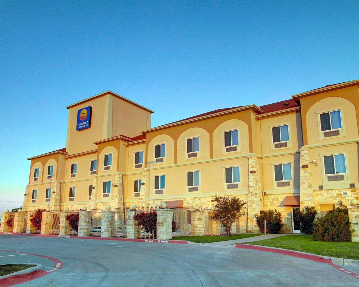 Comfort Inn And Suites Alvarado, TX 4/45