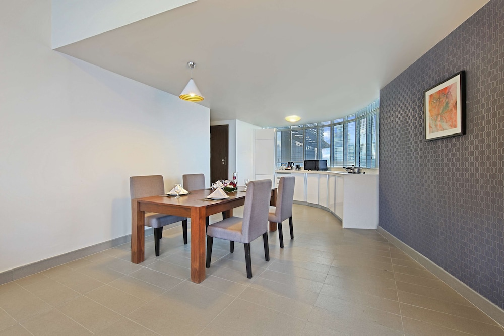 THE CURVE HOTEL 58/74