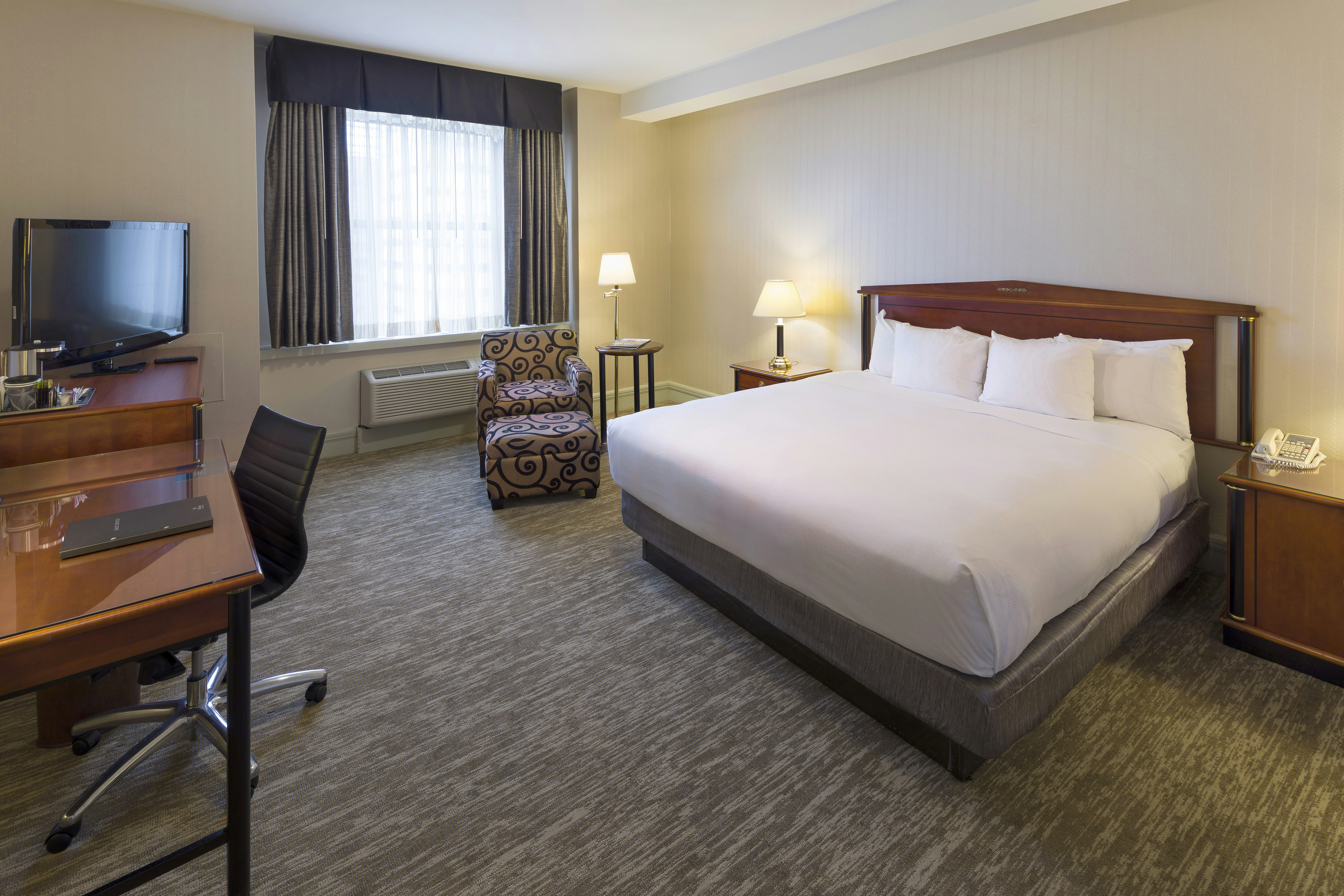 ROOM, KING BED, JETTED TUB