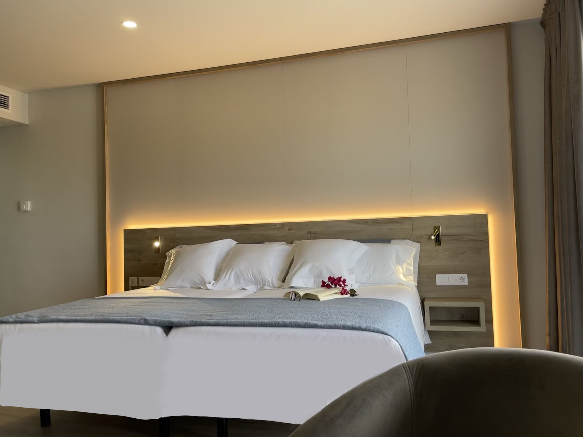 Single Use Balcony Room