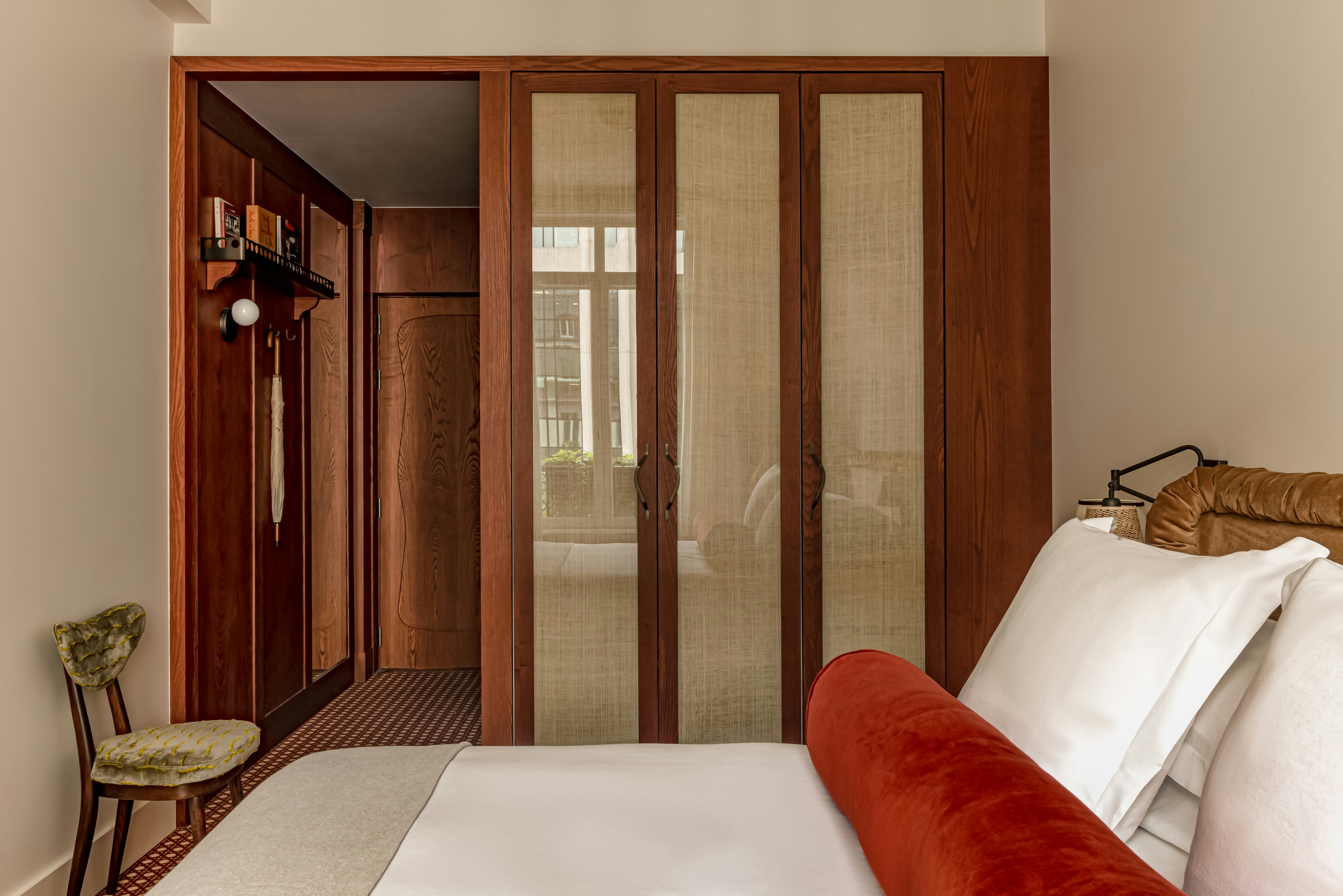 Superior, Chateau des Fleurs - Paris Champs Elysees 3/4