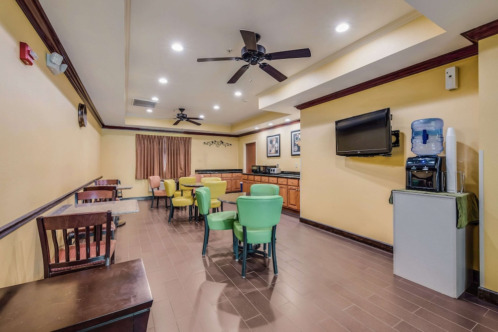 Econo Lodge Inn & Suites Little Rock SW 15/21