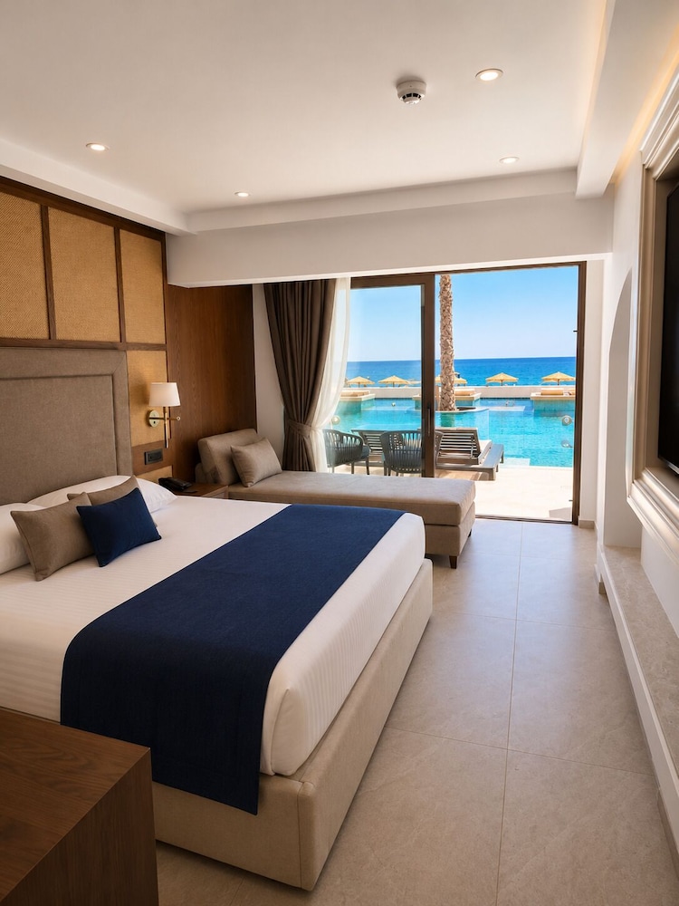 Deluxe, Suite, King Bed, Sea View, Shared Pool, Sofa