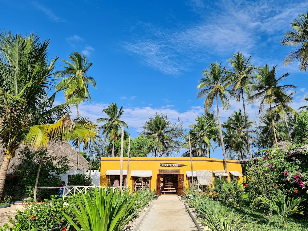 Paradise Beach Resort in MARUMBI