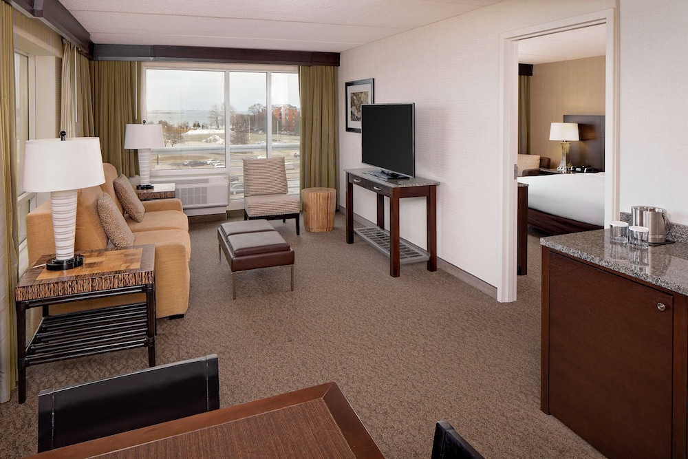 DoubleTree by Hilton Boston Bayside 24/44