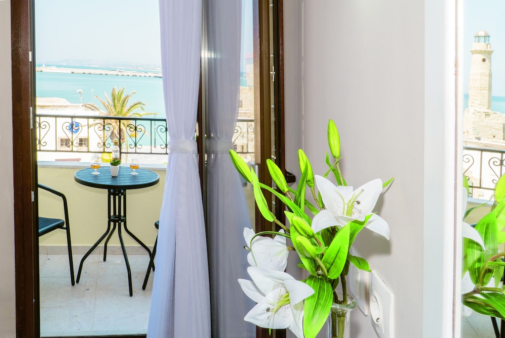 Faros Beach Hotel 23/42
