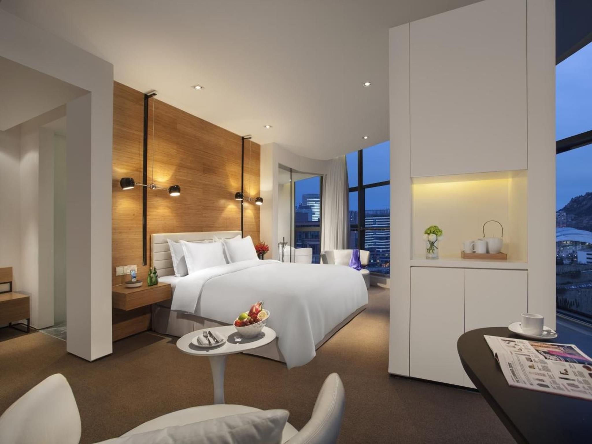 Boutique, King Bed