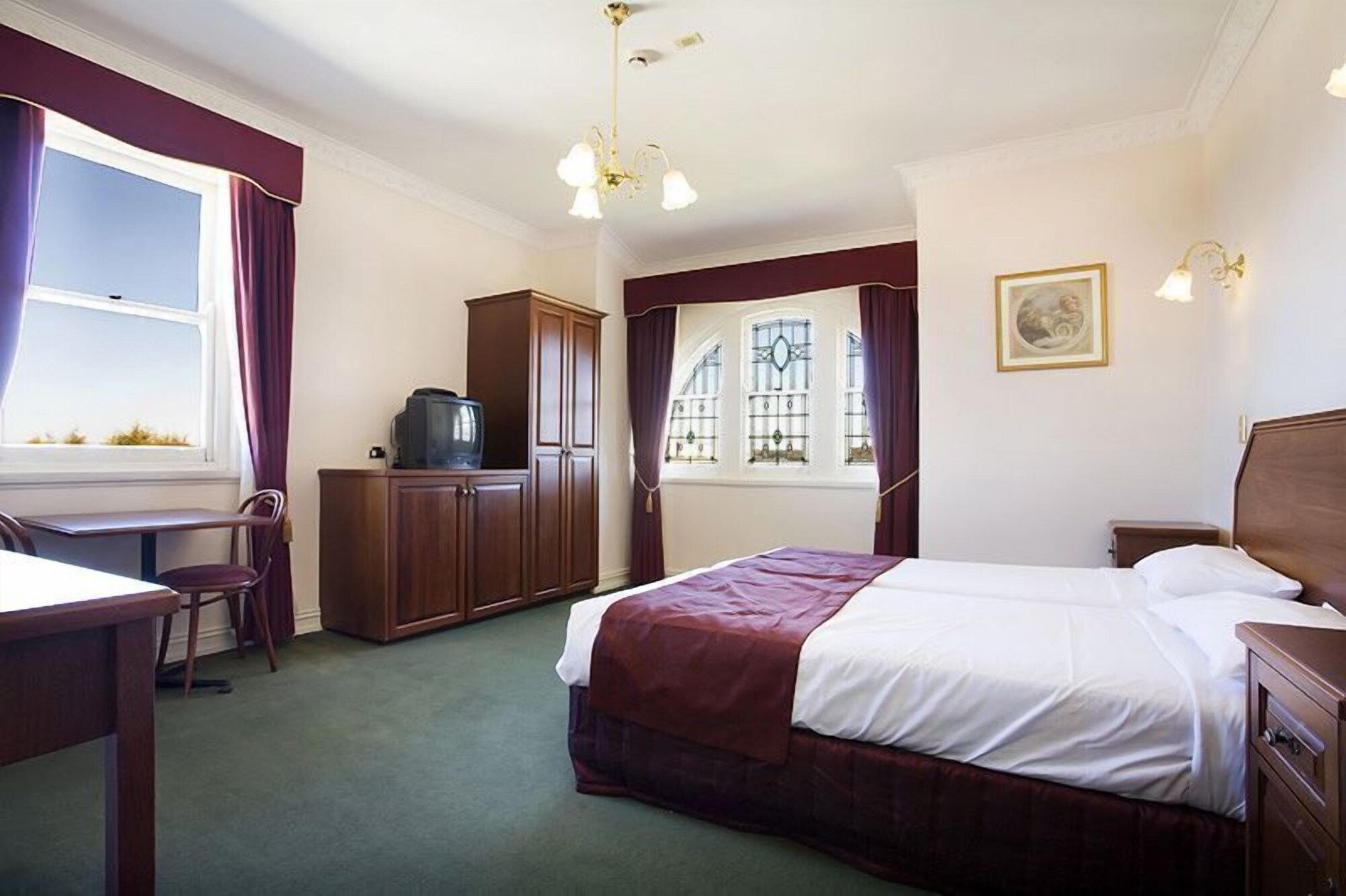 Deluxe, Queen Bed