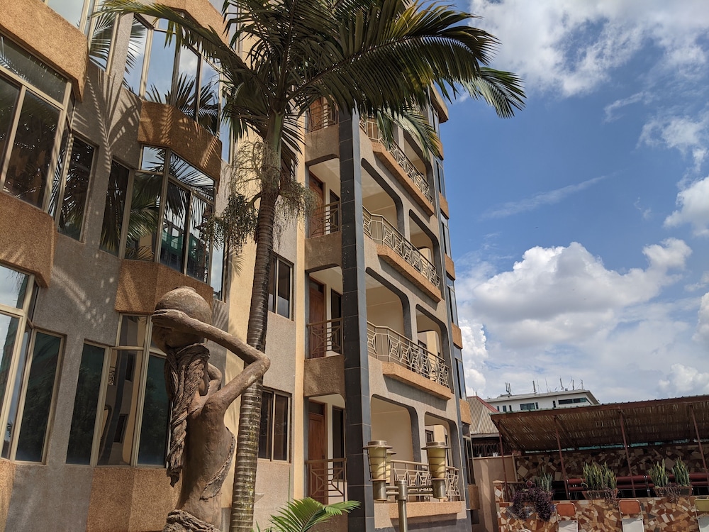 Prestige Hotel Suites 2/50