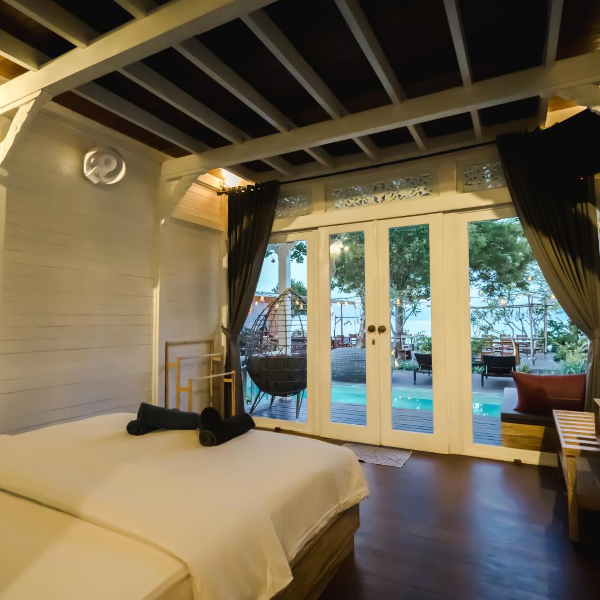 Deluxe, Beach Front, Pool Access