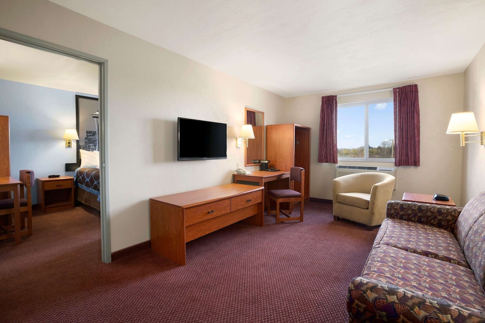Super 8 by Wyndham Bellingham Airport/Ferndale WA 45/57
