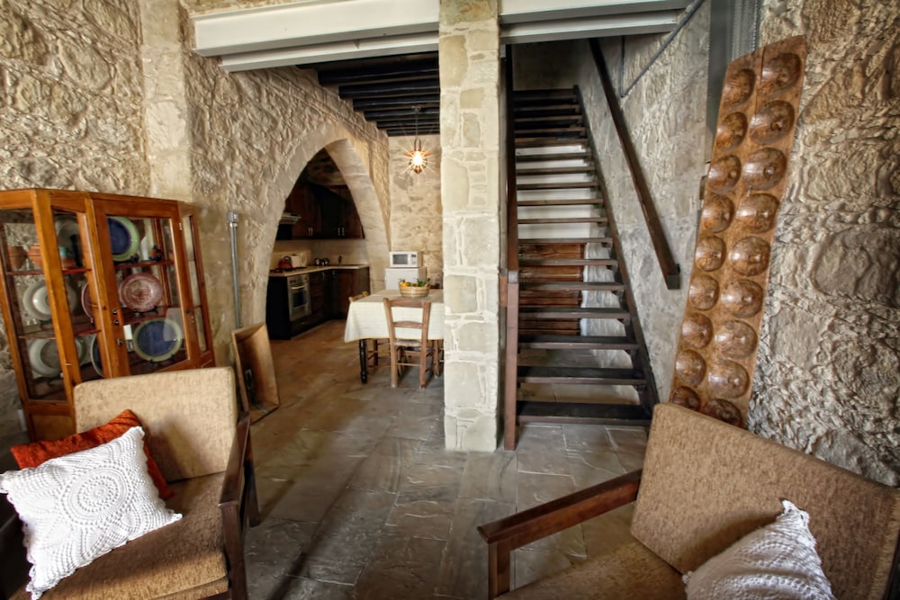 LEONIDAS VILLAGE HOUSES 27/45