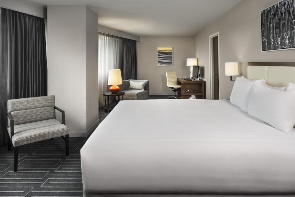 Hyatt Regency Cincinnati 16/66