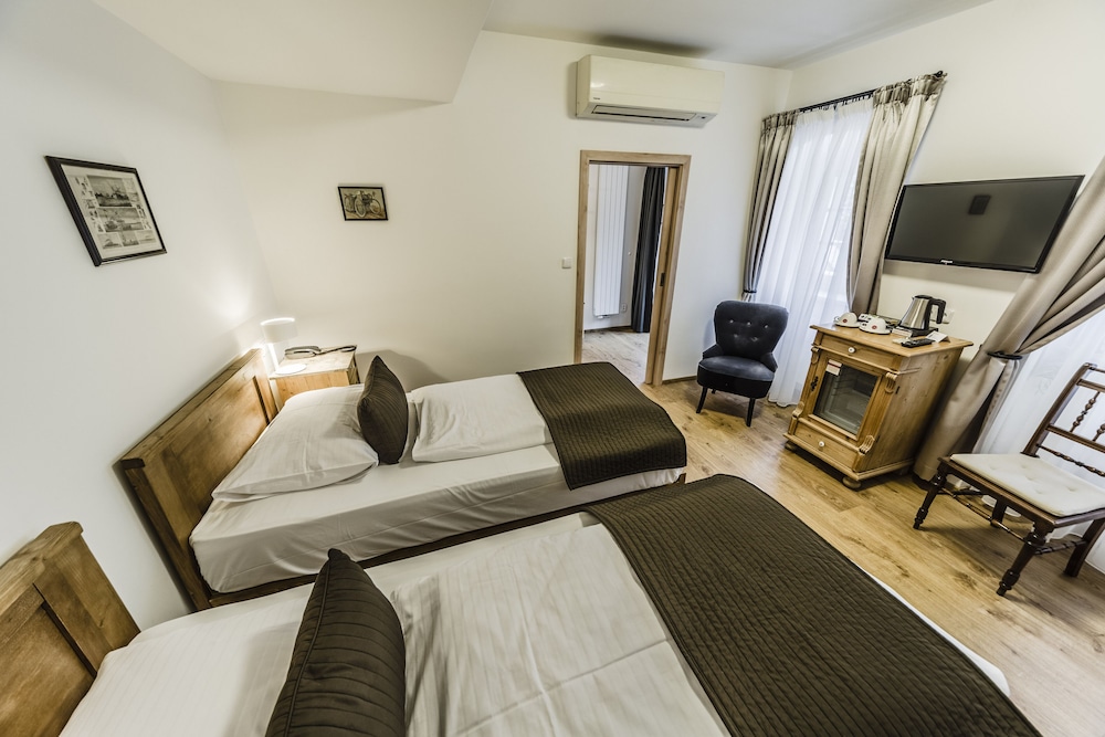 STANDARD, DOUBLE OR TWIN BED
