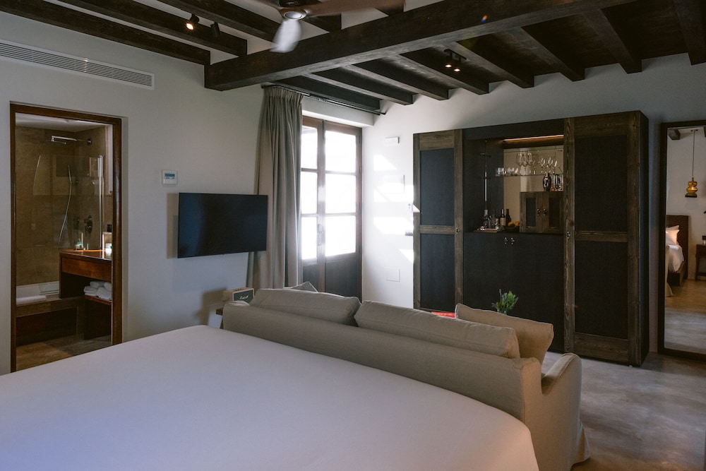 Junior, King Bed, Casa Maca 8/10