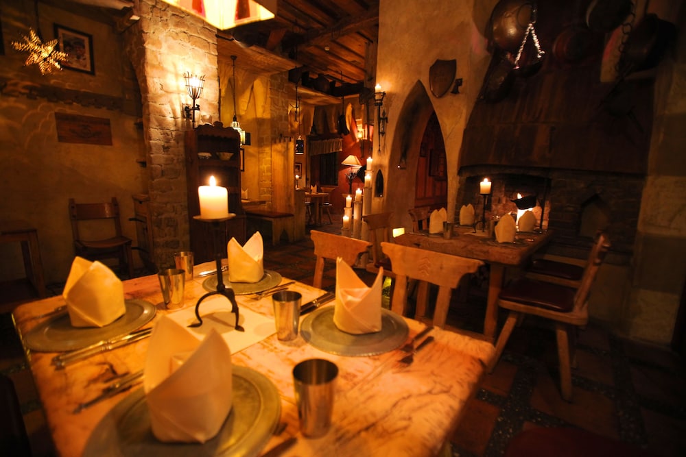 Europa-Park Erlebnis-Resort, Hotel Castillo Alcazar 38/60