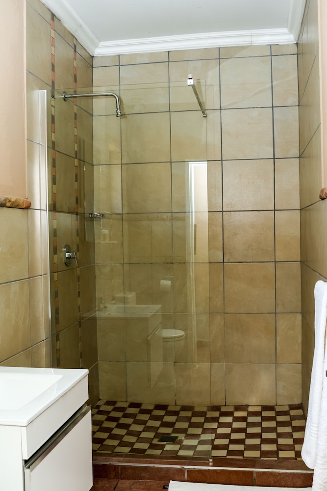 Thaba Legae Guest Lodge 41/43