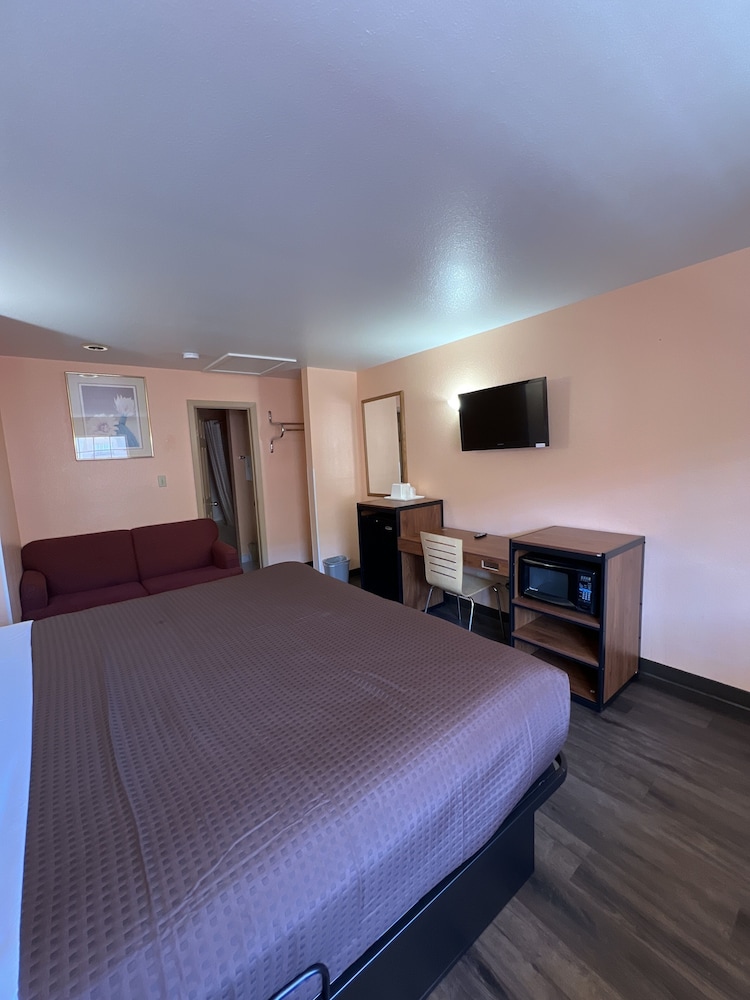 Executive Inn and Suites Lackland AFB 6/17