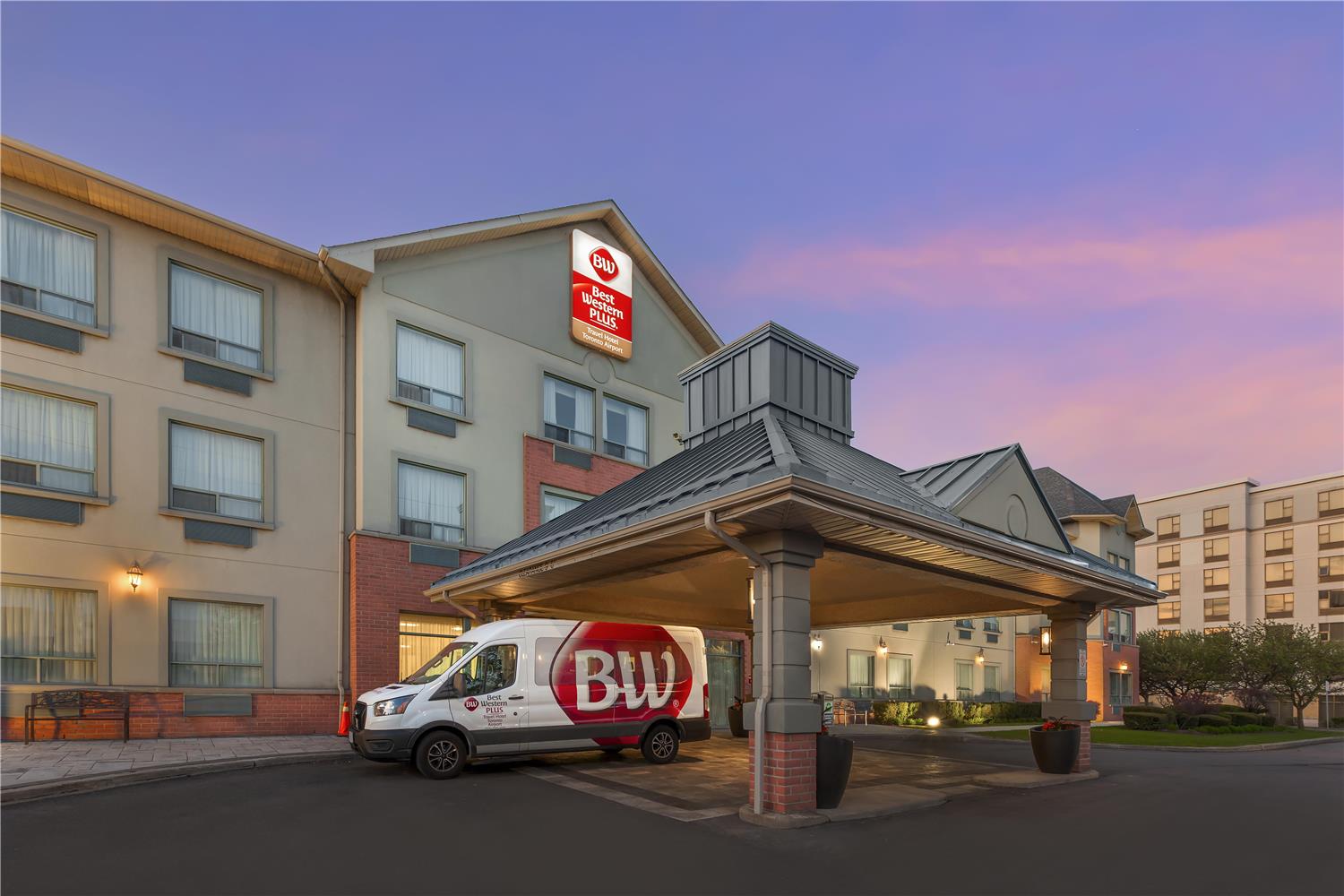Best Western Plus Travel Hotel Toronto Airport 44/46