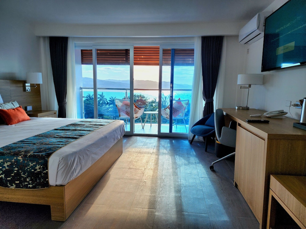 Hotel 39 Jamaica 17/53