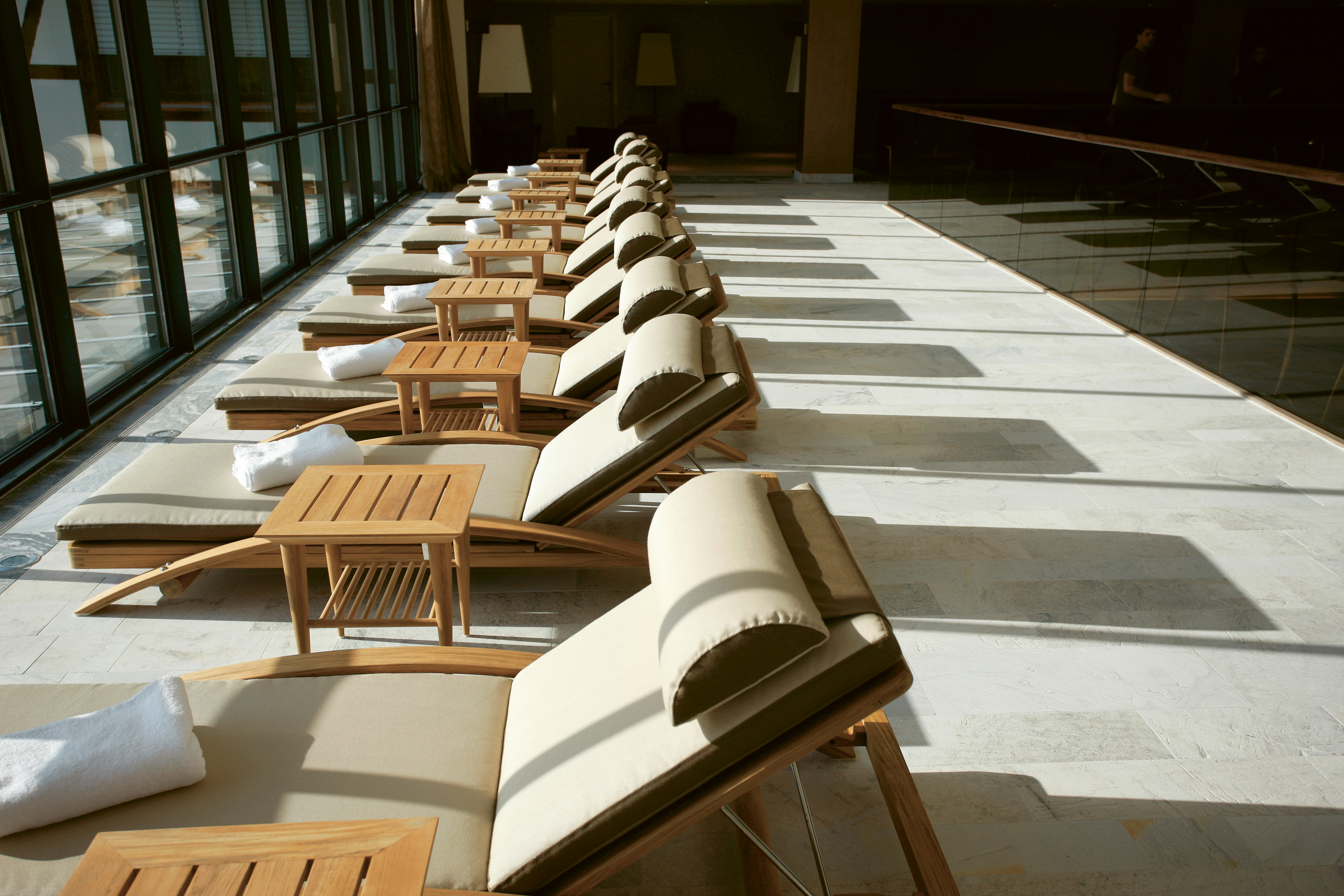 WALD AND SCHLOSSHOTEL FRIEDRICHSRUHE 47/67